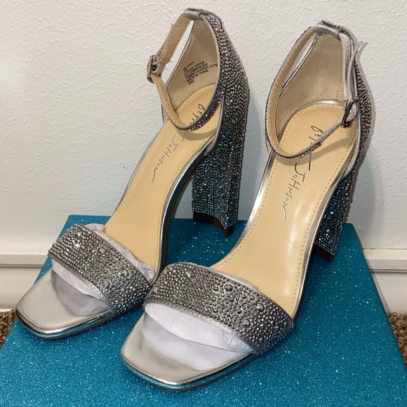 Betsey Johnson Rina Heels - Picture 4 of 6